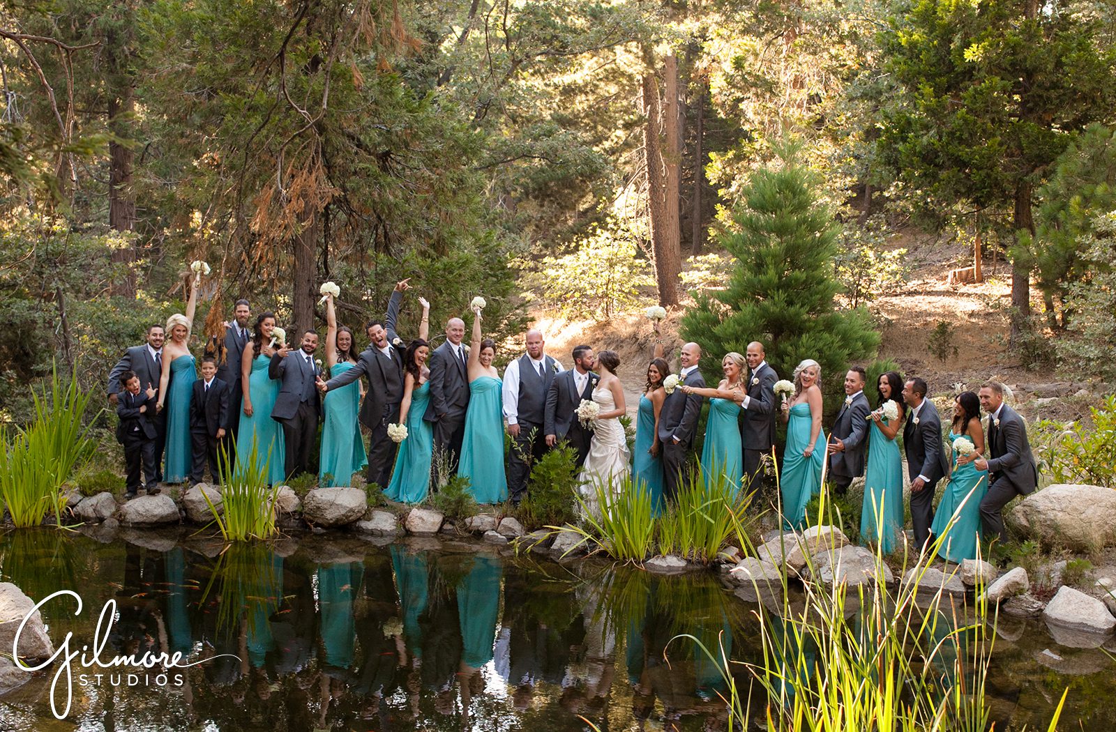 huge bridal party wedding photo in Lake Arrowhead, CA