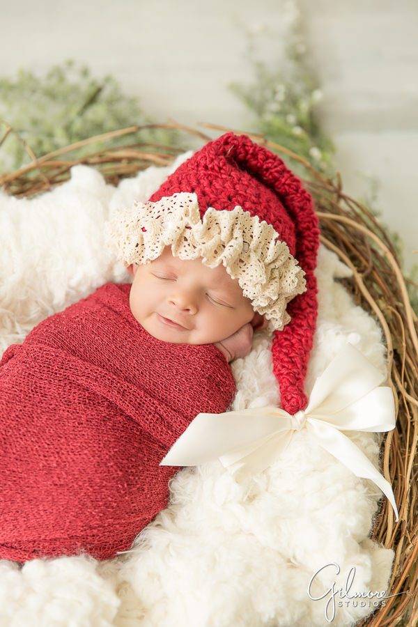 family newborn photographer Holiday theme, Christmas, stocking, beanie, Santa Claus