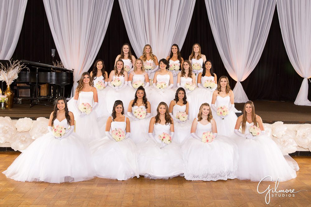 Group photo for the girls at the debutante Las Ninas Evergreen Ball
