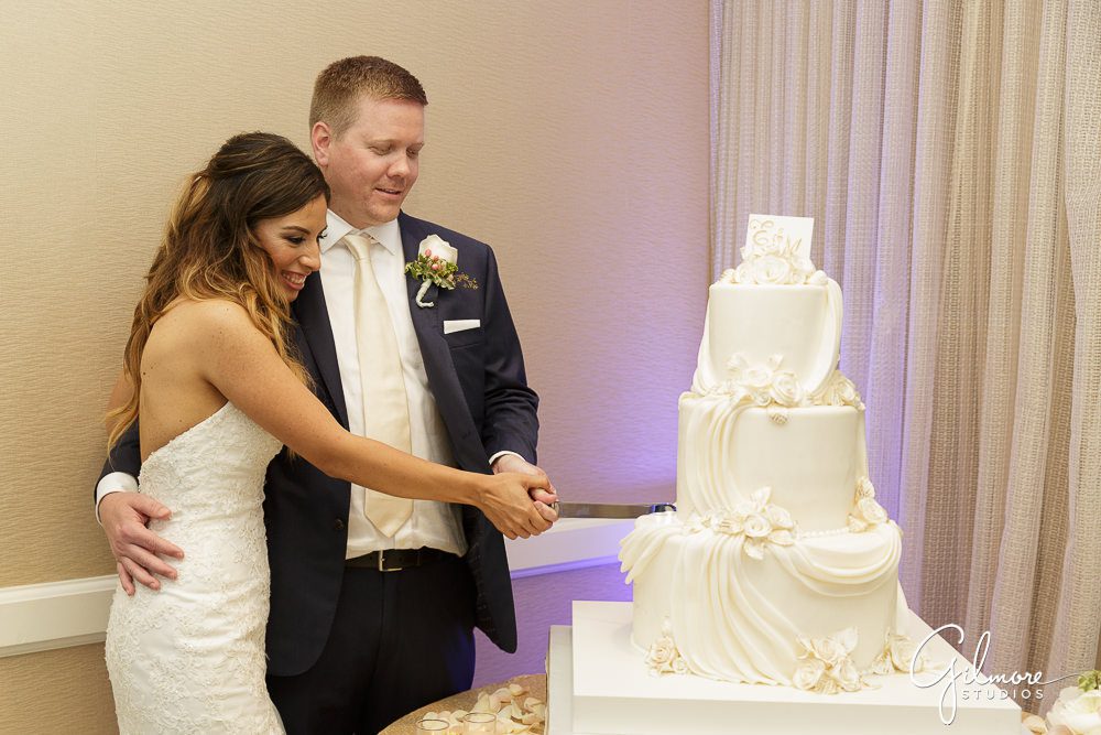 time to cut the cake! Newport Beach wedding photographer