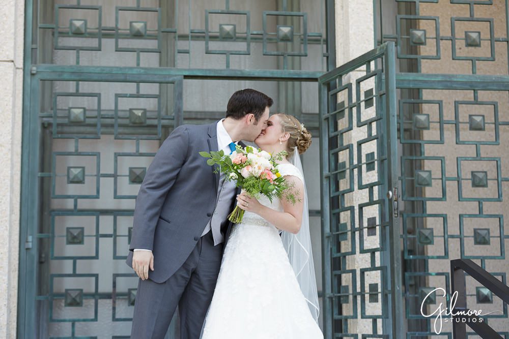 Los Angeles LDS Temple, kissing bride and groom