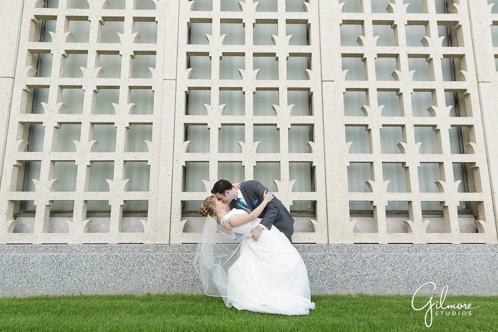 wedding dip and kiss, Los Angeles LDS Temple