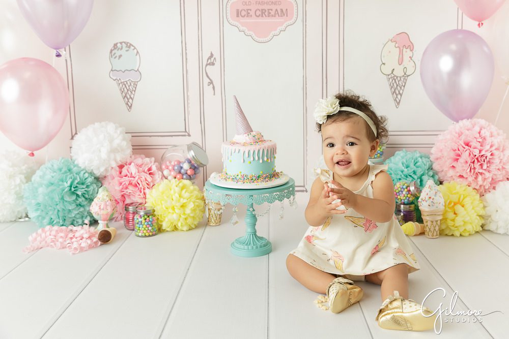 one year old little girl, Birthday Cake Smash sessions in the studio