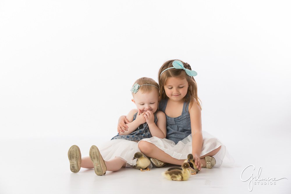 Orange County Mini Sessions, sisters playing with baby ducks
