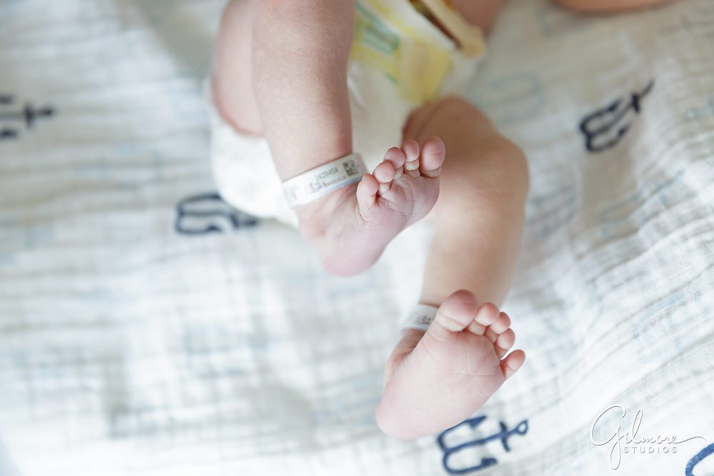baby feet, toes, anklet ID tag, newborn portrait, Fresh 48 Newborn session