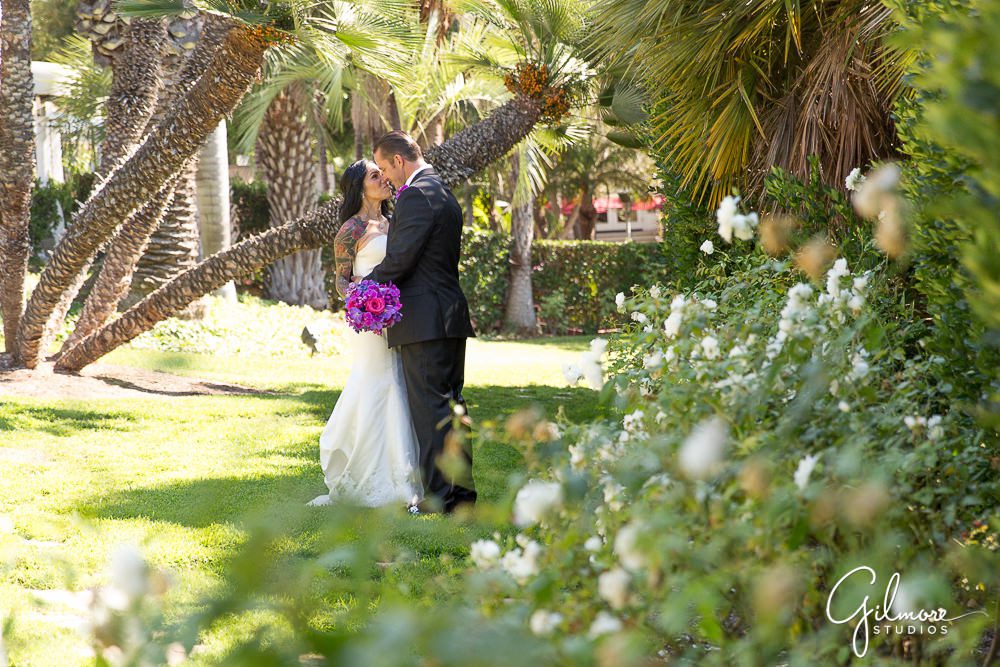 Hyatt Regency Newport Beach, wedding, photographer, kiss, bride, groom, outdoor, portrait, flowers, lawn, bouquet, purple