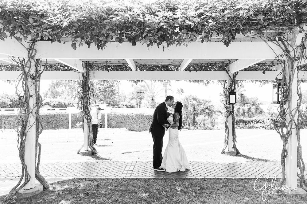 Hyatt Regency Newport Beach, kiss, black and white photo, bride, groom, photographer, wedding, ideas, inspiraiton, outdoor, arch, dress