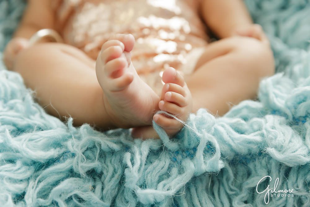 100 Days Baby Photography Session, feet, foot, toes, newborn, blue blanket, portrait