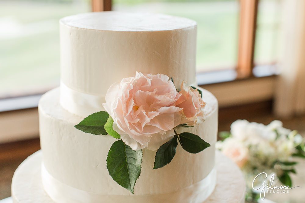wedding cake, reception decor, design, floral, roses, candles, stemware, plates, silverware, wedding planner, Newport Beach, big canyon country club wedding