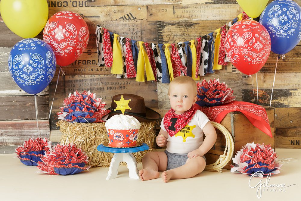 Cowboy Cake Smash, portrait shoot, themed studio session, streamers, props, balloons, baby first birthday