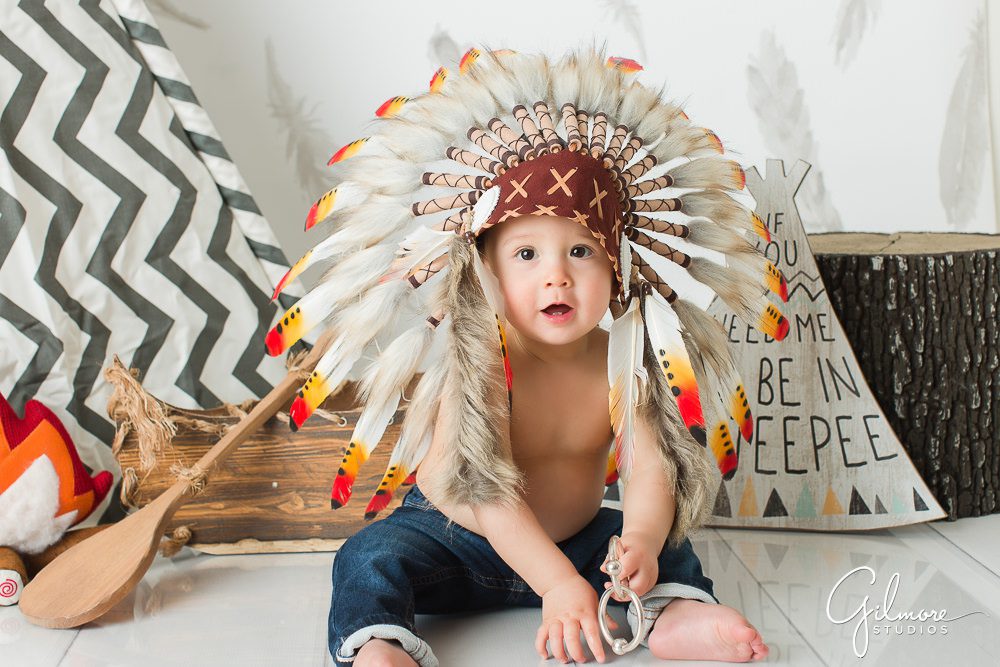 Little Indian Cake Smash, baby, first birthday portrait session, family photos, props, teepee, headdress