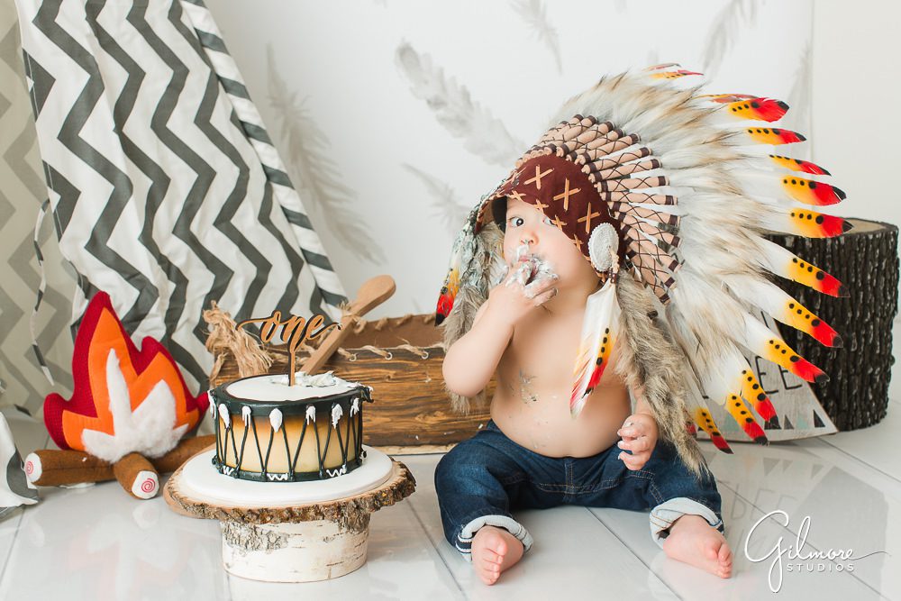 Little Indian Cake Smash, headdress, props, portrait shoot, photo session, baby, teepee, first birthday