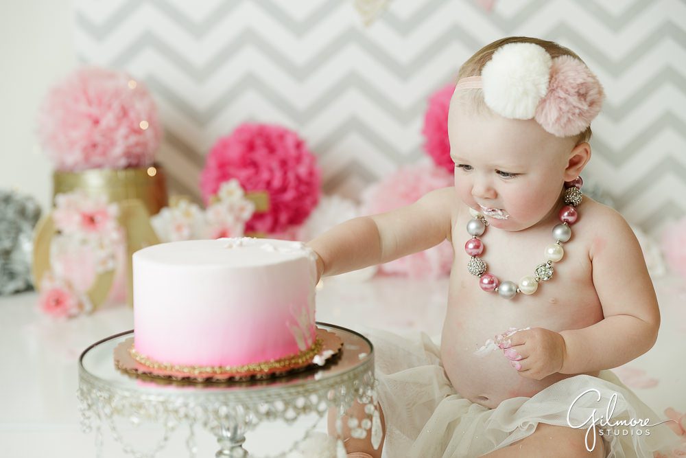 First Birthday Cake Smash Photographer, french's cupcake bakery, one year old, baby girl, banner, decoration, cake stand