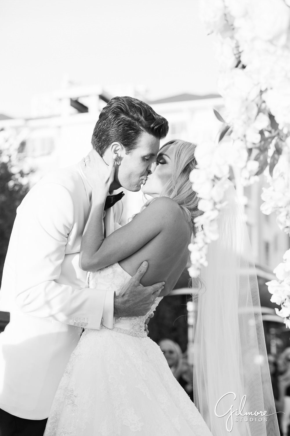 Ceremony, Shutters on the Beach Wedding, luxury weddings, Santa Monica, bride and groom kissing