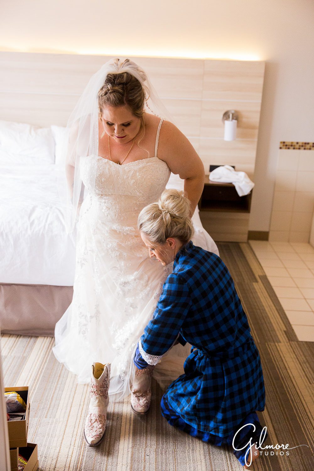 Grand Belle Wedding photography, Holly, Michigan, bride, shoes, bridesmaid