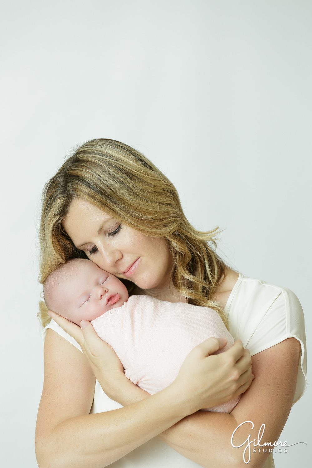 Newborn Photographer Orange County, mother with daughter