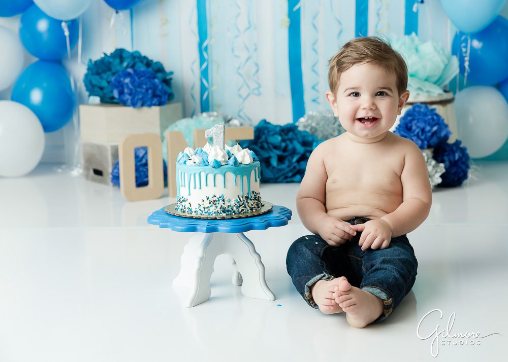 Cake Smash photography for boys, 1st birthday, first bday, party, blue color, cake stand, props