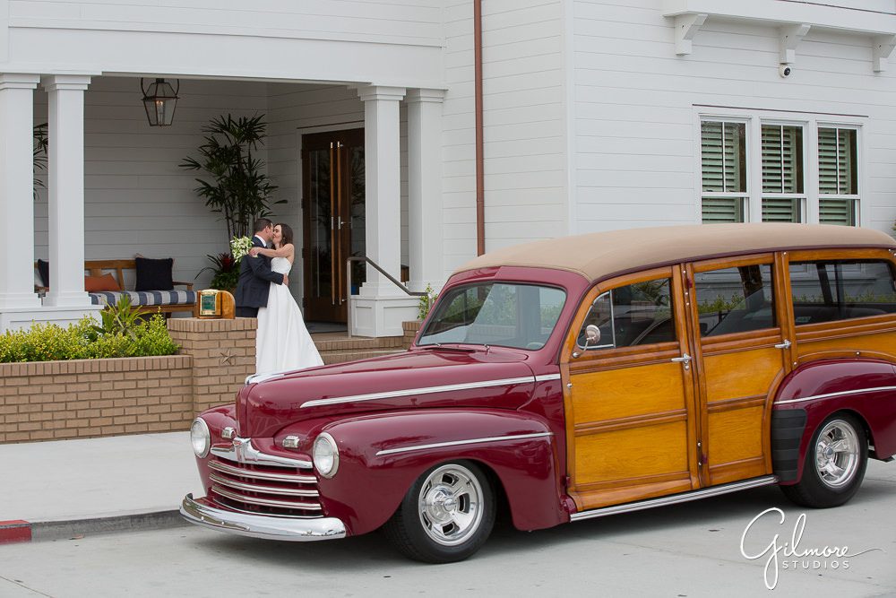 hot-rod-woody-wedding-car-bride-groom-newport-beach-newport-harbor-yacht-club-entry-wedding-photography