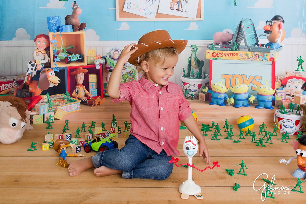 Toy Story Mini Sessions, woody, cowboy hat, buzz lightyear, party, background, themed session