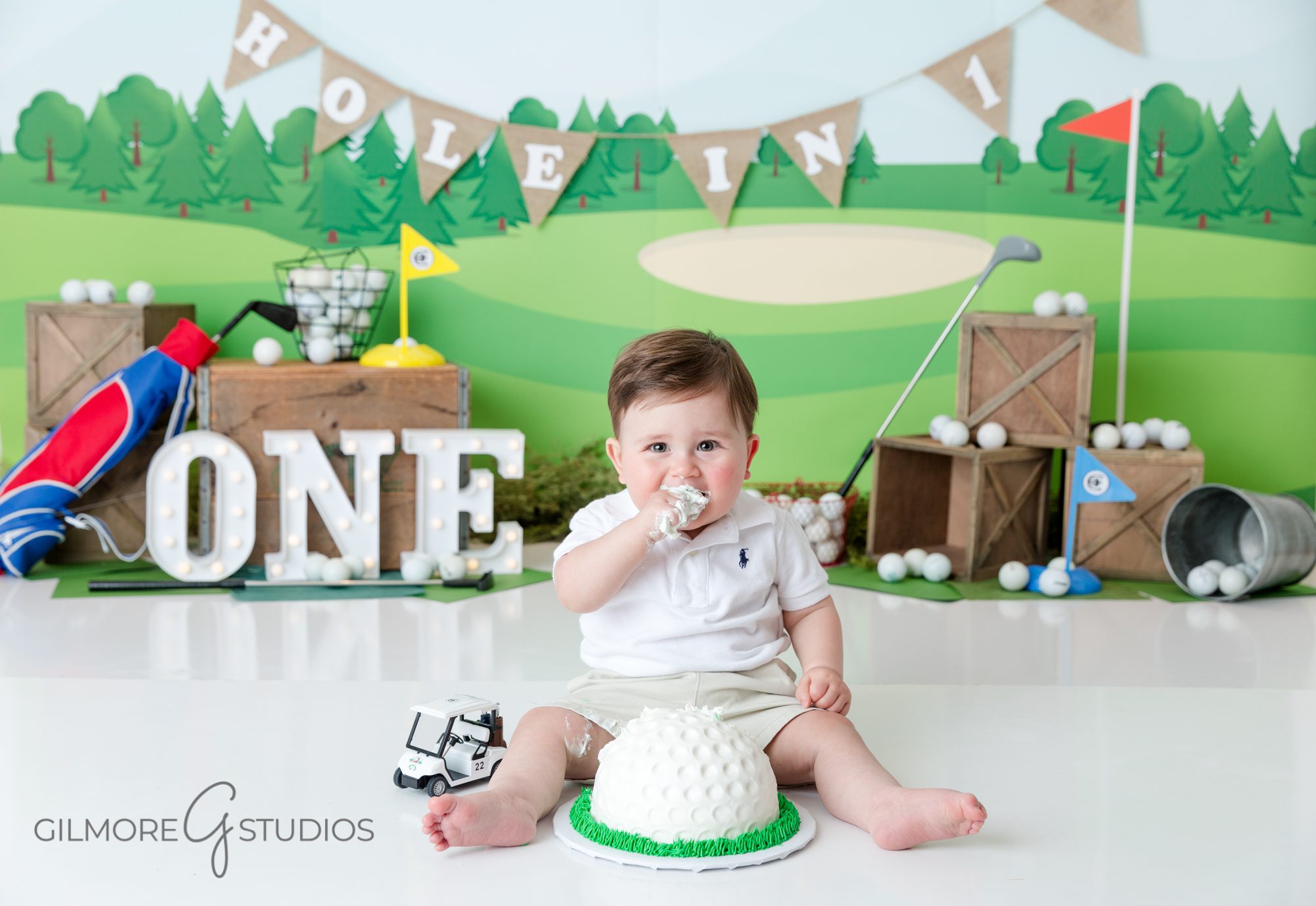 golf cake smash, hole in 1, golfing theme, one year old, first birthday, golf ball cake, golfing set, design, decor, photographer
