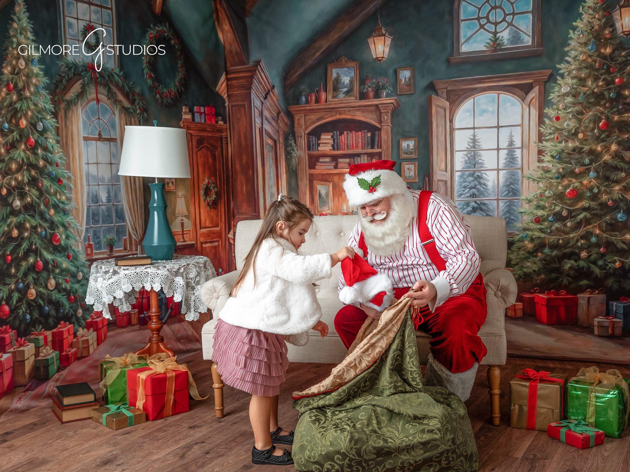 Christmas Minis - Santa Photography - Joyful Moments
