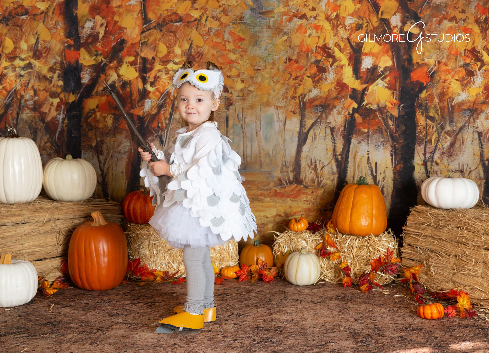 Enchanted photo session – Halloween portrait with spooky props