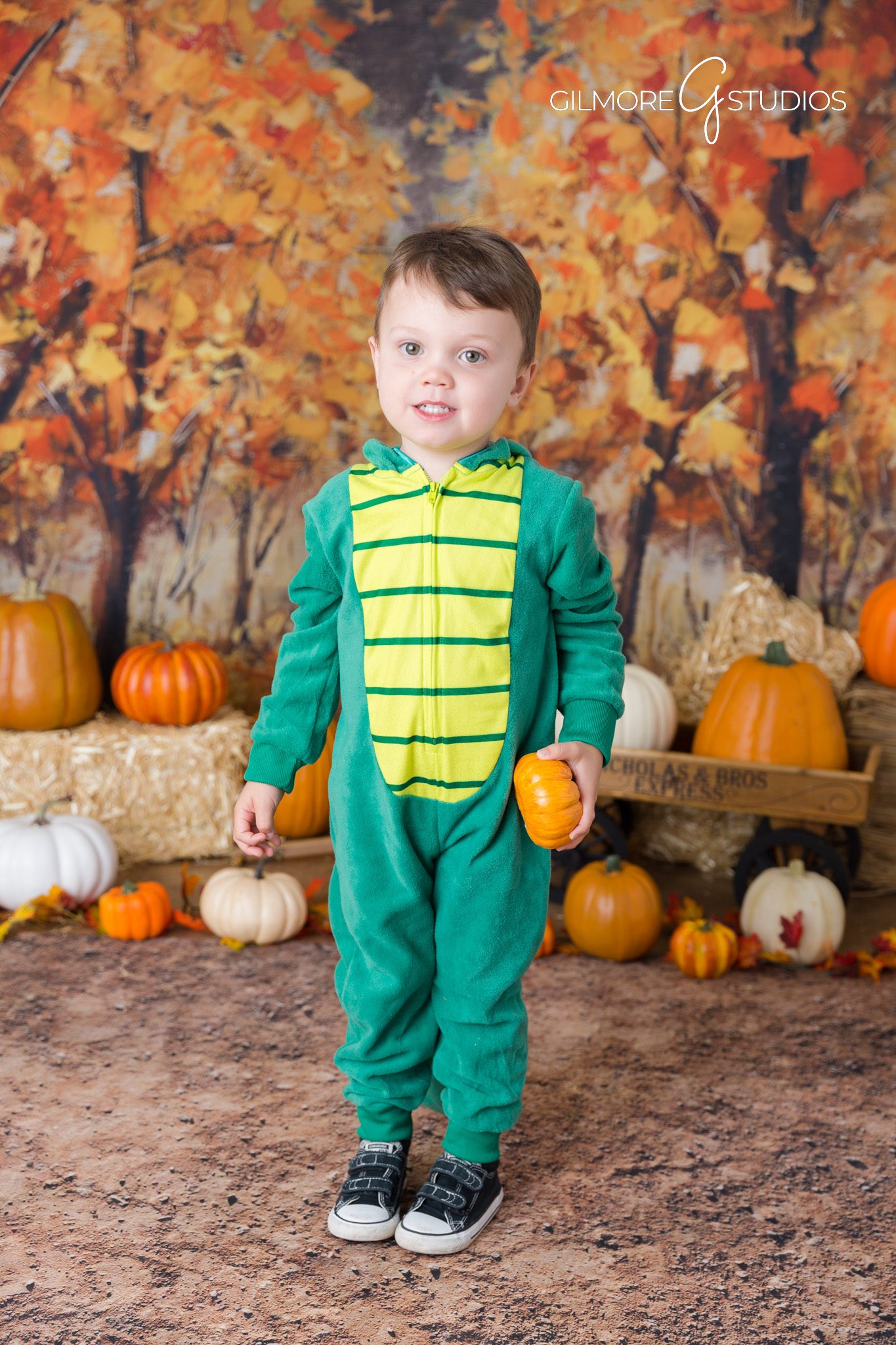 Cozy kids photography – autumn tones – pumpkin accents
