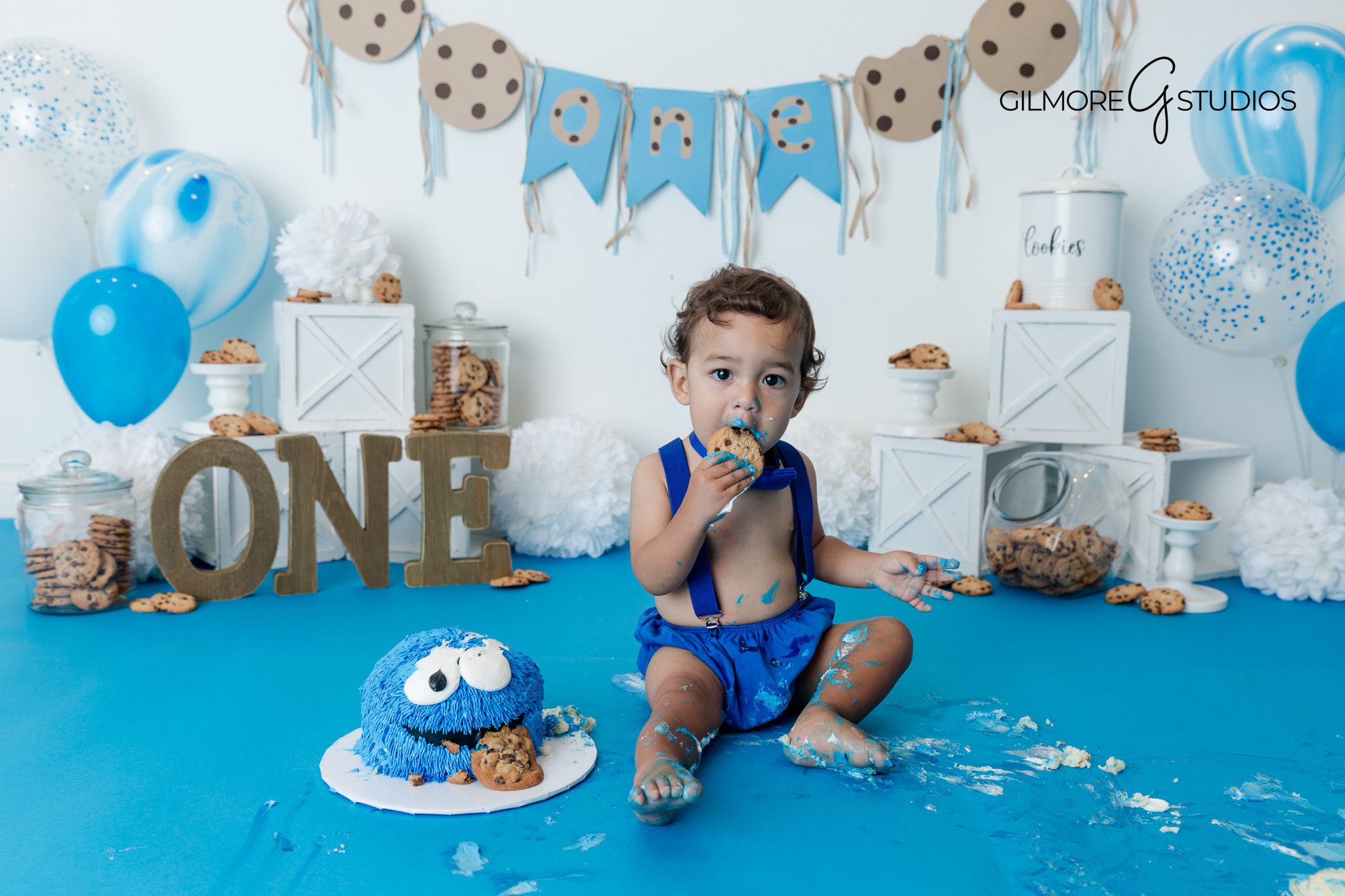 Toddler smiling in cake smash – cookie-themed session