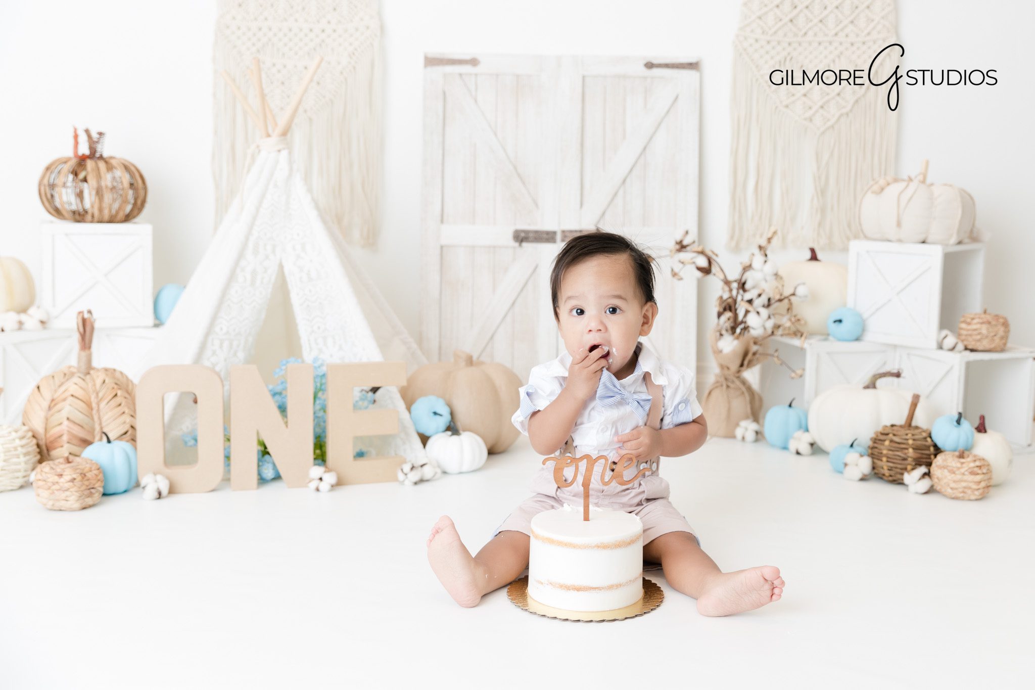 Blue-Boho-Pumpkin-Smash-Cake-Tasting