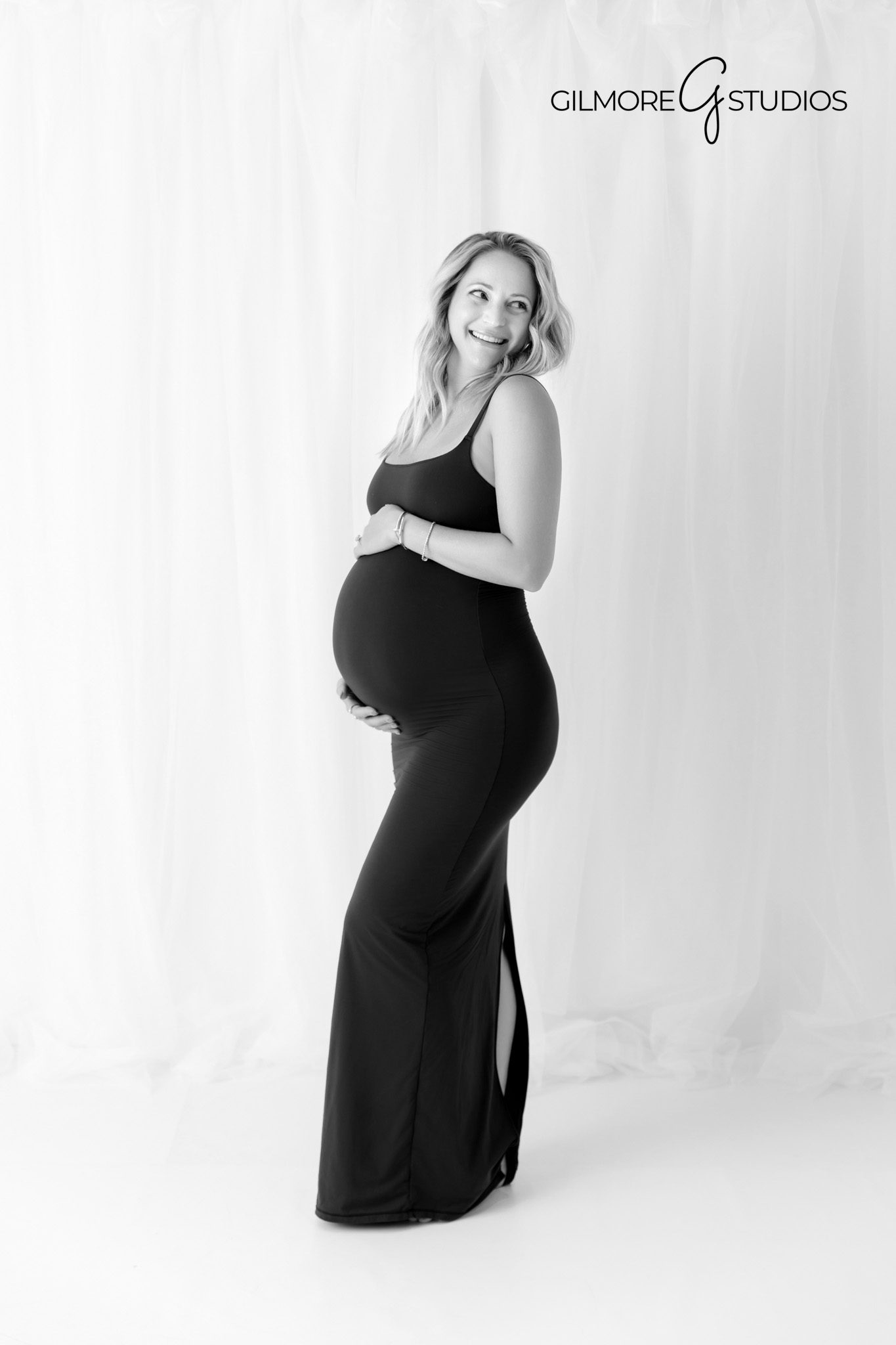 Emotional-mom-to-be-portrait-Gilmore-Studios-maternity-session