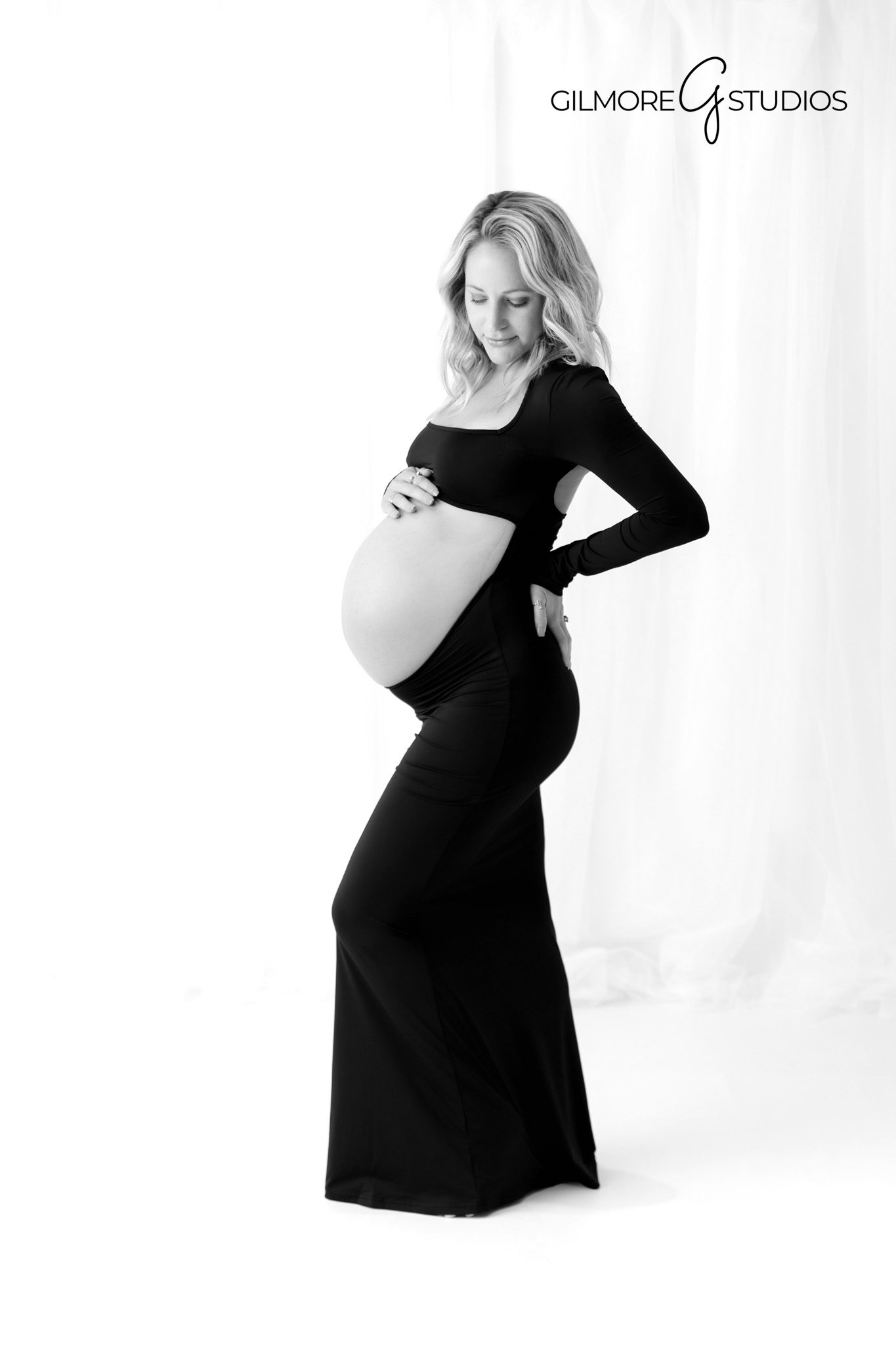 Studio-Black-and-White-Maternity-Photos