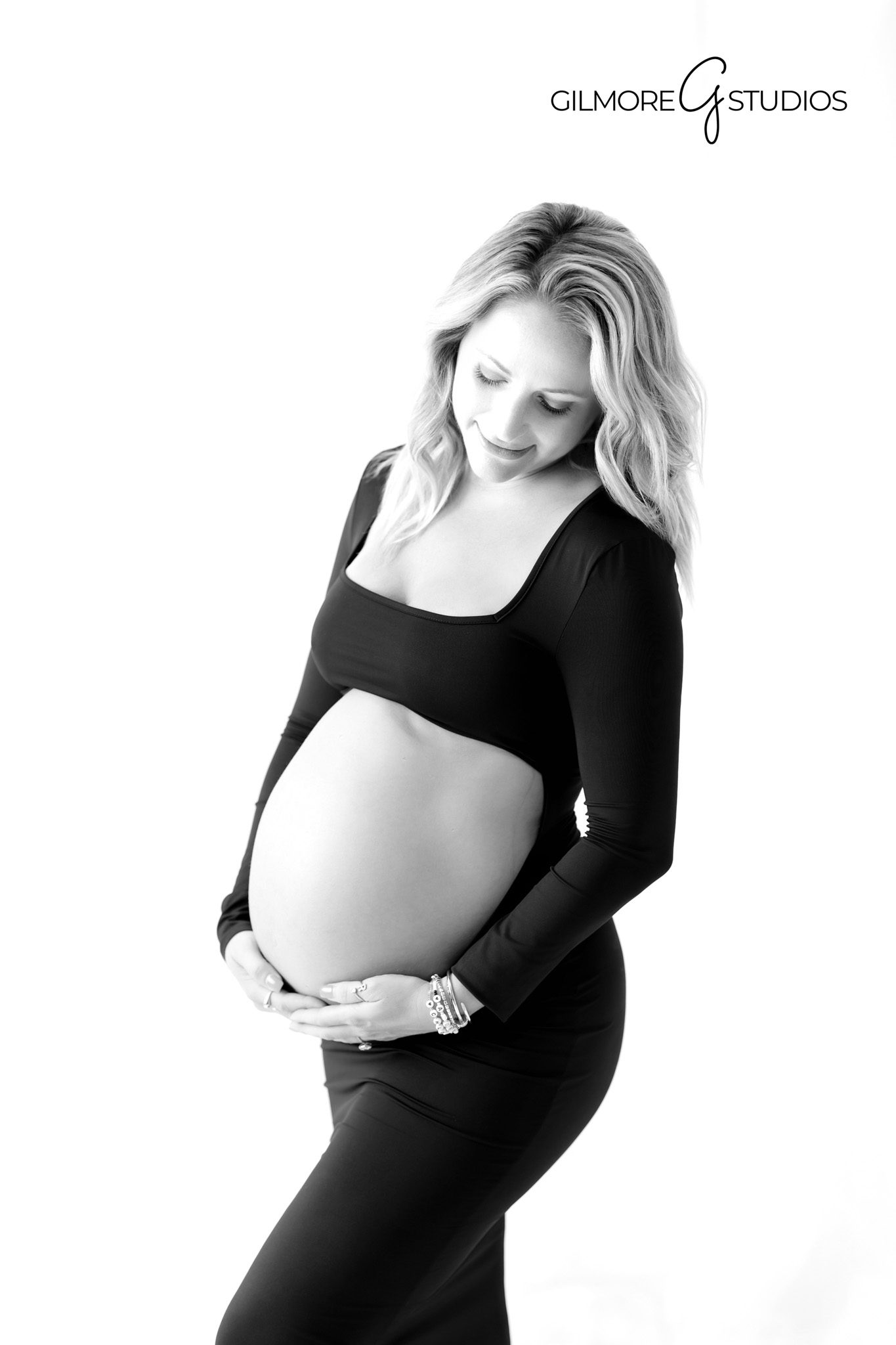 Maternity-Portraits-Black-White-Corona-del-Mar