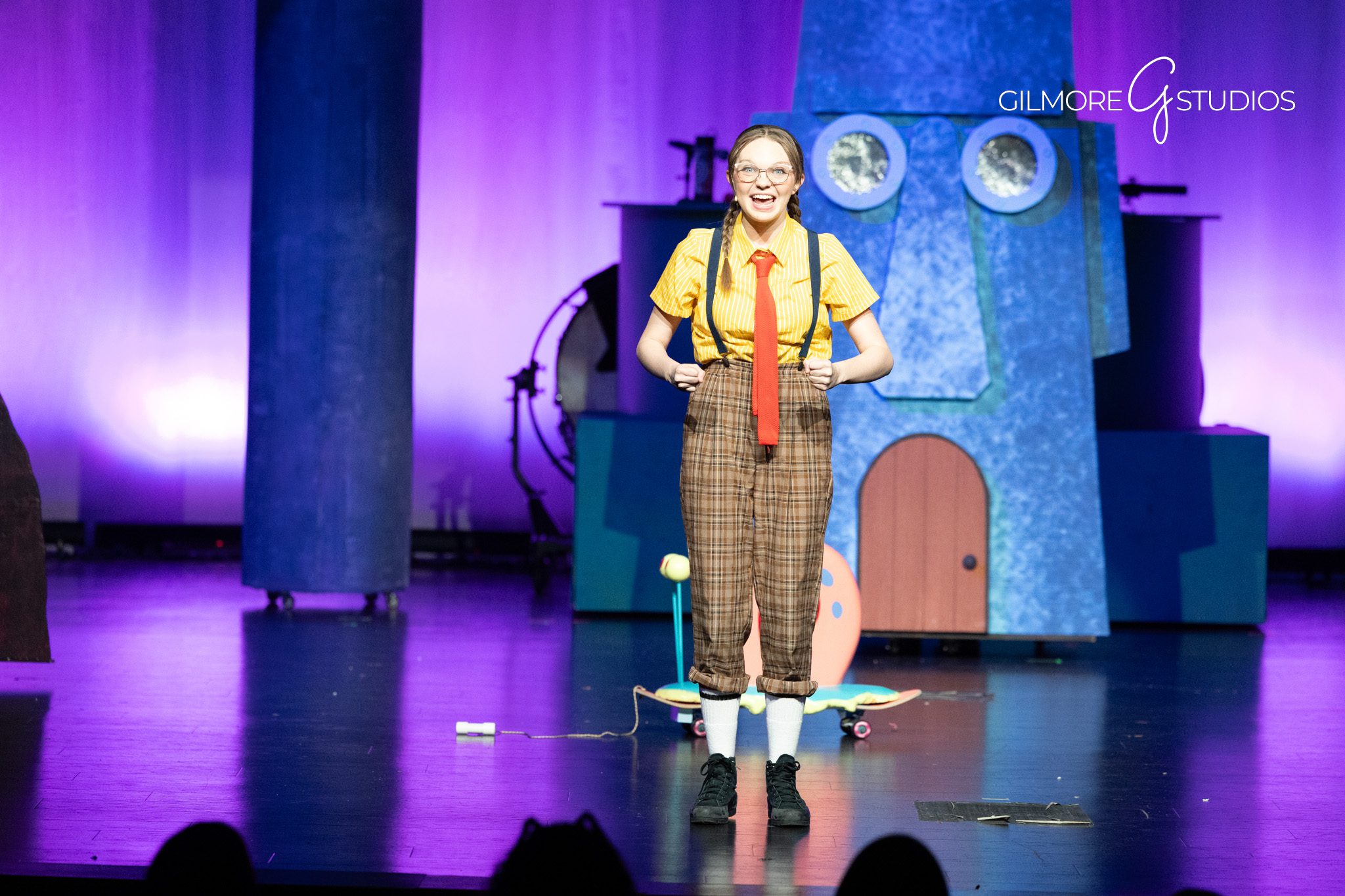 Cast-Performing-Spongebob-Musical-Dance