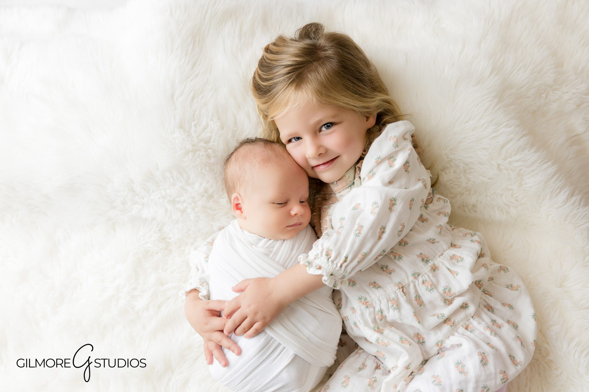 Sweet kiss from big sister