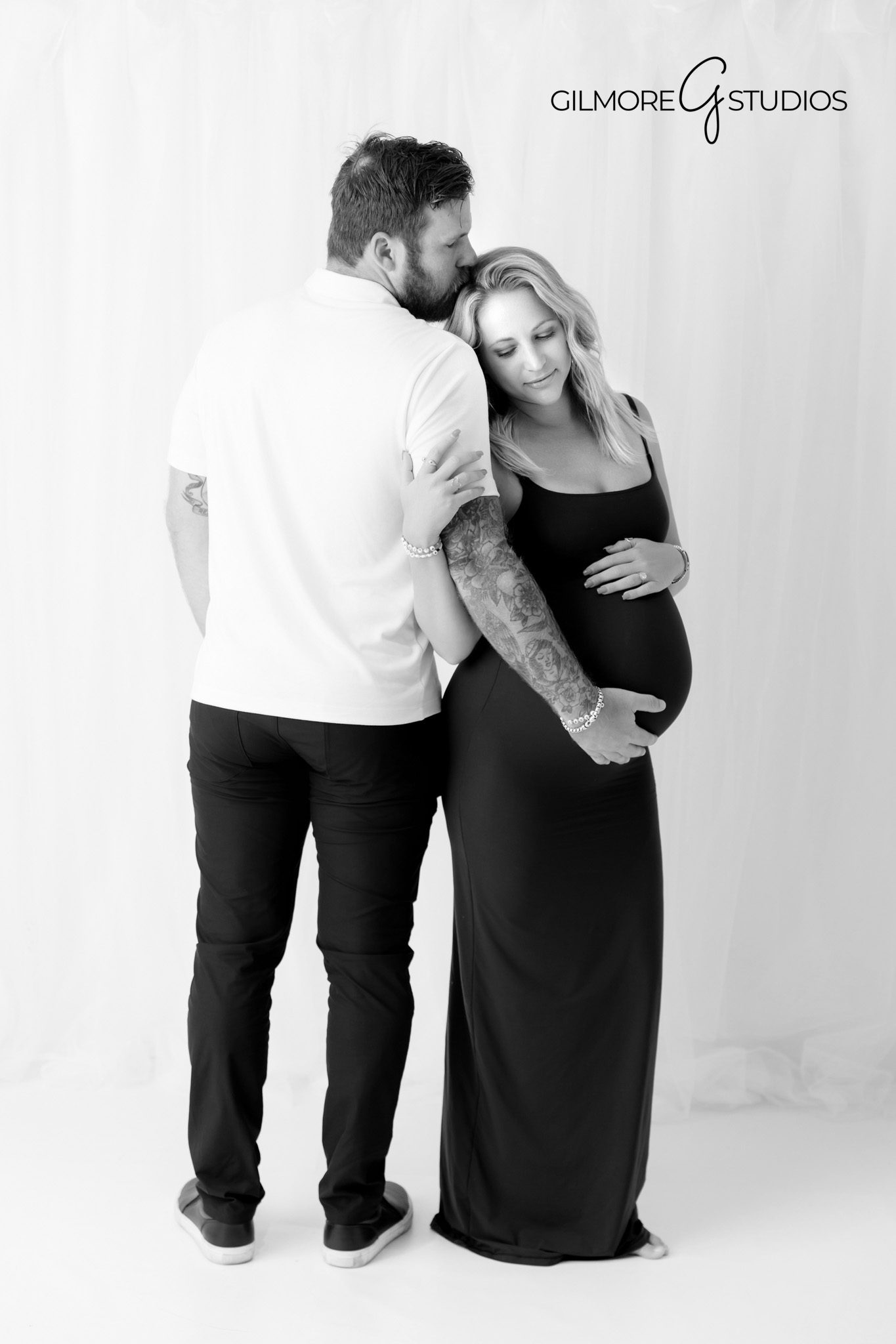 Studio-maternity-portrait-black-and-white-Gilmore-Studios