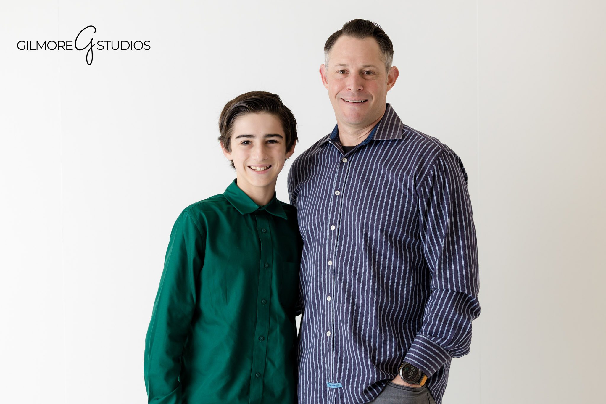 family photography studio near me, white wall backdrop family photo, elegant family portrait, Orange County family shoot