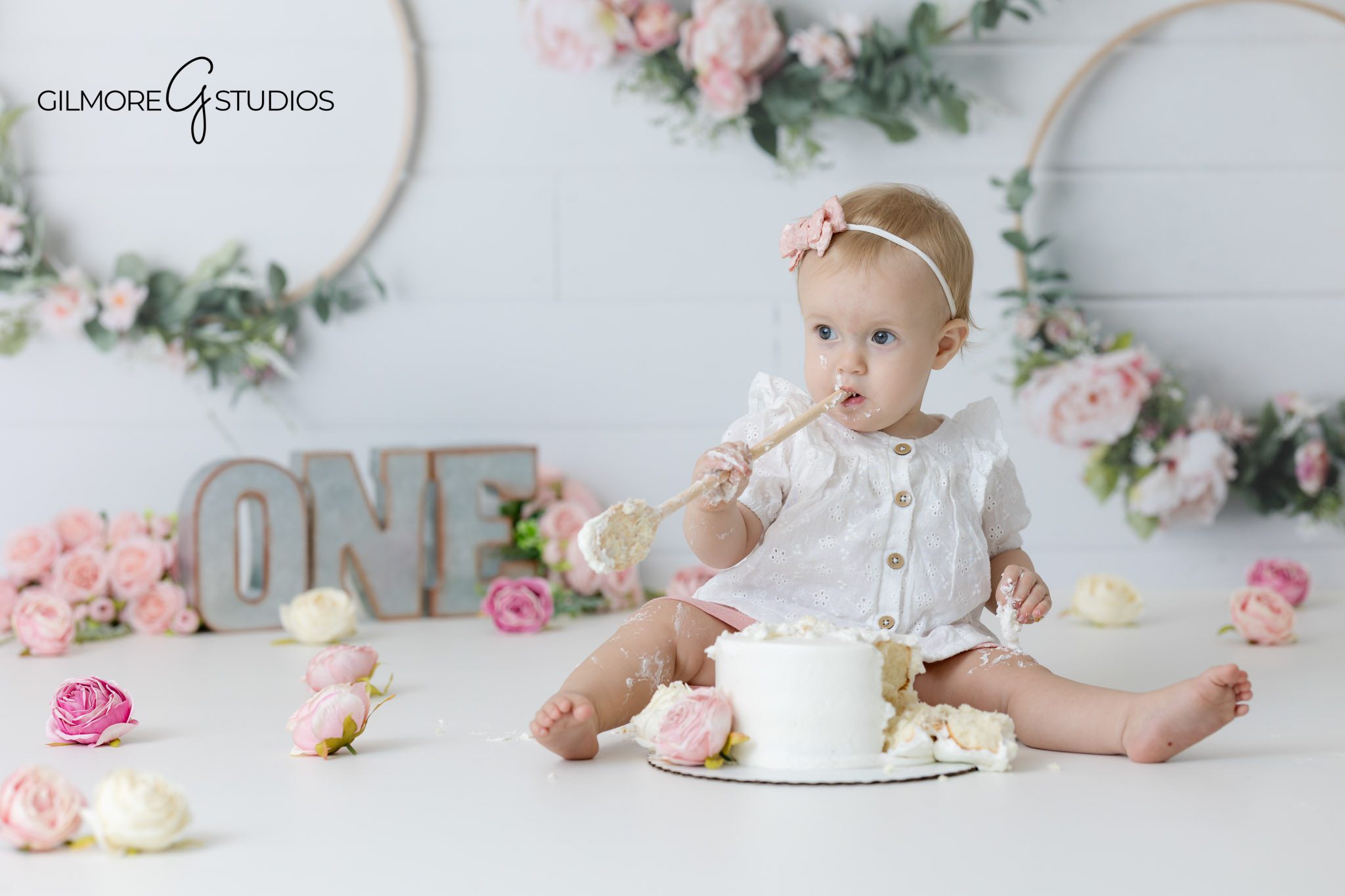 Birthday party photo session with pink theme by Mesa AZ photographer, One-year-old baby birthday photography with pastel decor Mesa AZ