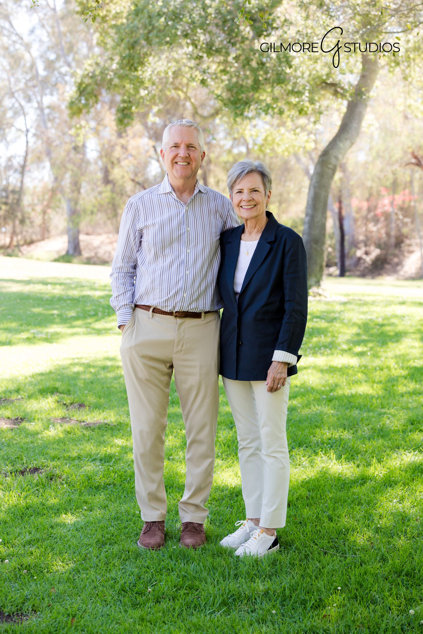 relaxed-family-session-in-park