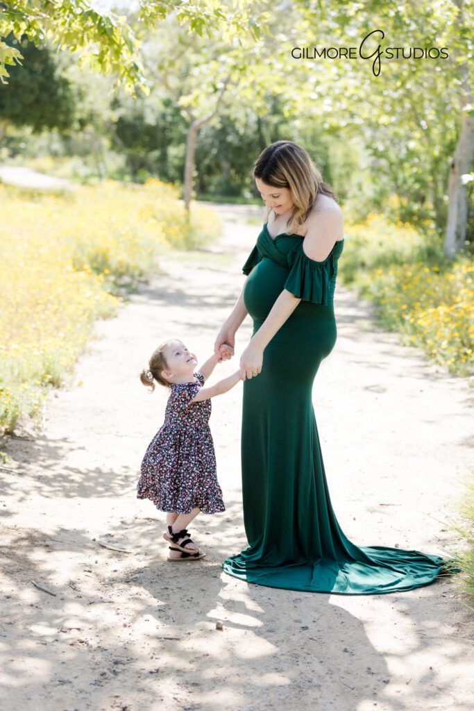 Canyon Park maternity photos Gilbert AZ outdoor desert backdrop session, Gilbert Arizona maternity pictures Canyon Park expecting mom photo shoot