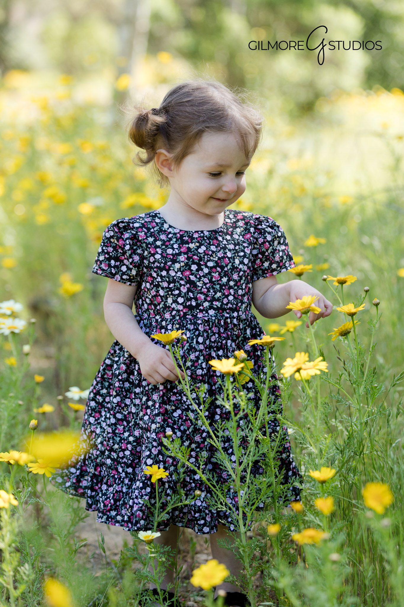 Outdoor maternity photos Gilbert AZ Canyon Park expecting mother portraits, Maternity photographer Gilbert Arizona Canyon Park pregnancy session