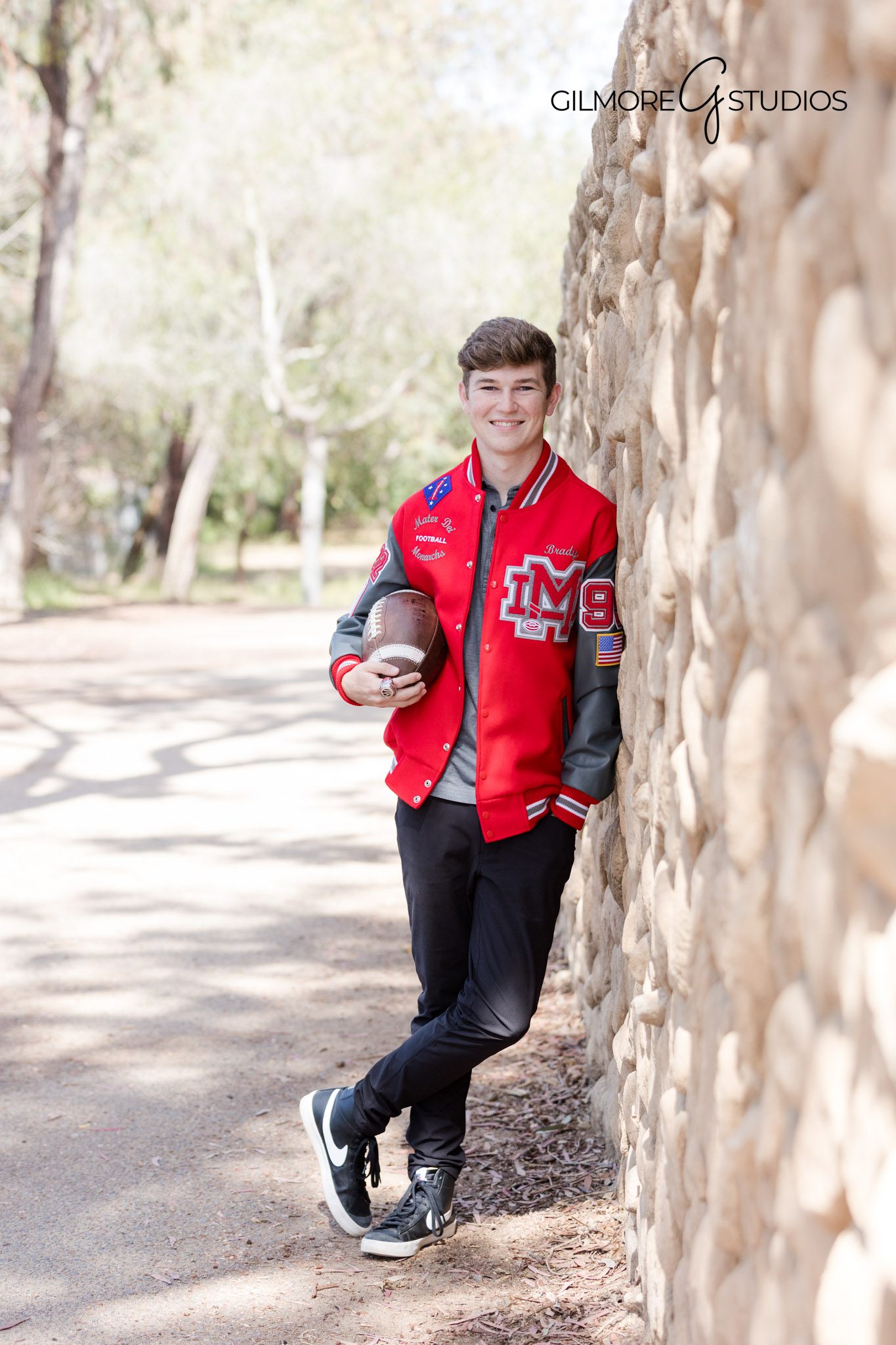 Senior boy casual outfit Canyon Park Gilbert AZ outdoor senior portraits, Gilbert AZ Canyon Park senior boy photoshoot outdoor graduation photography