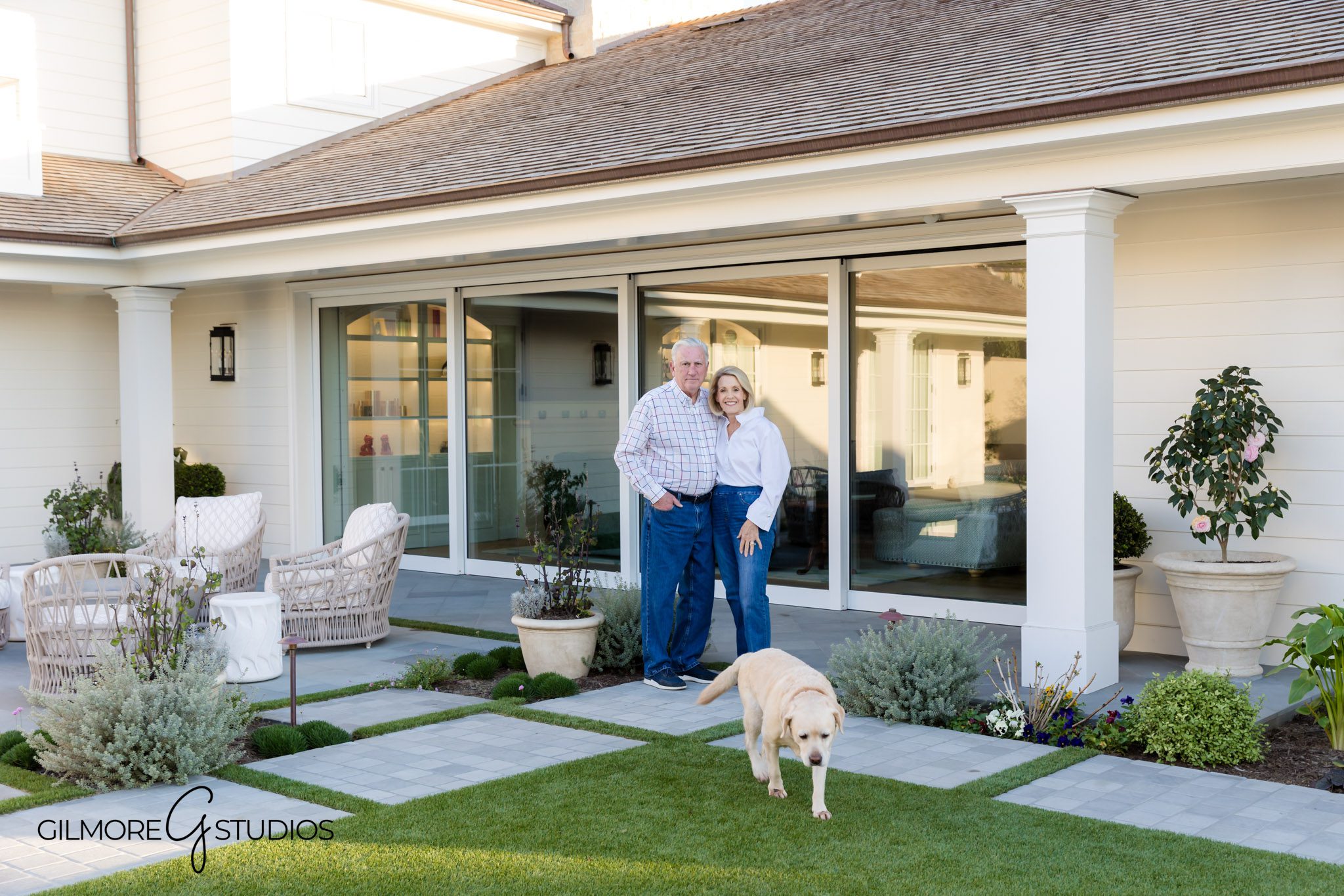 Corona Del Mar family photographer capturing portraits in exterior setting, Natural light portraits outside home in Corona Del Mar