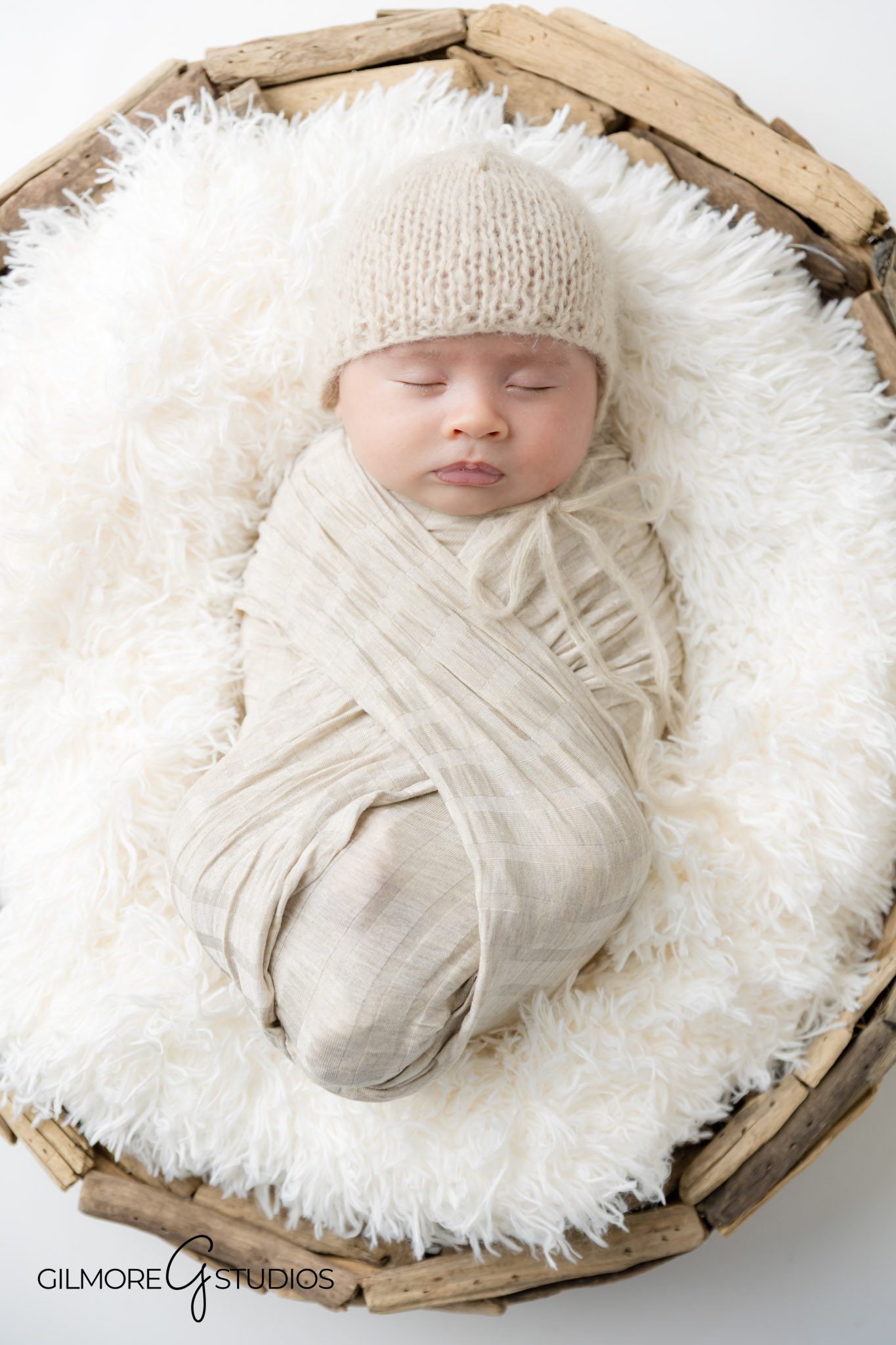 Gilbert Arizona newborn photography lifestyle studio, Newborn photographer Gilbert AZ family and baby session