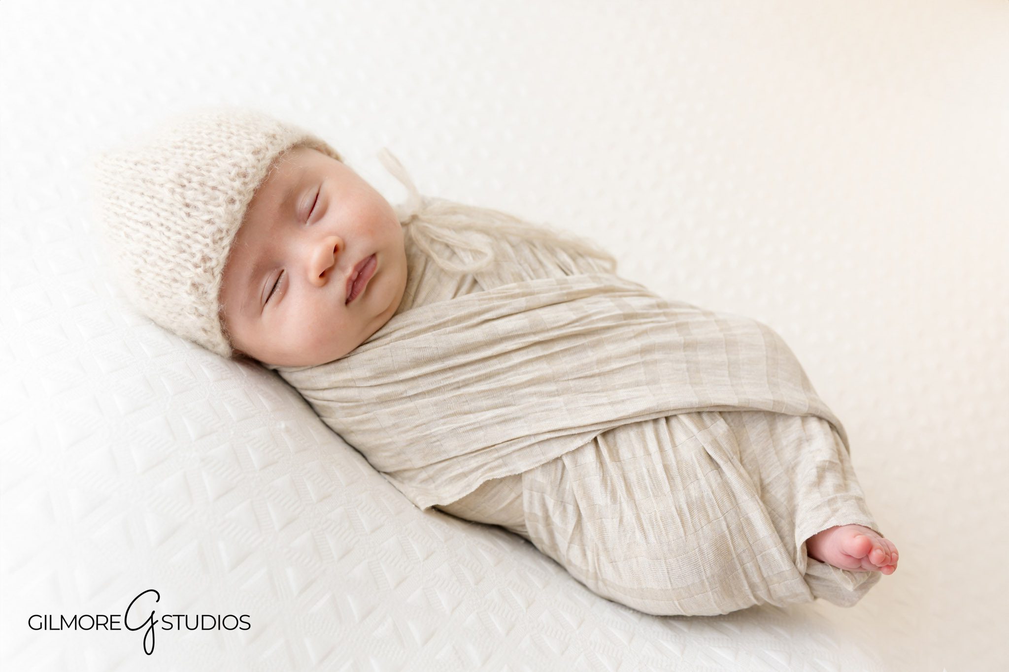 Newborn baby portraits Gilbert AZ professional studio photos, Gilbert AZ newborn photographer lifestyle family session