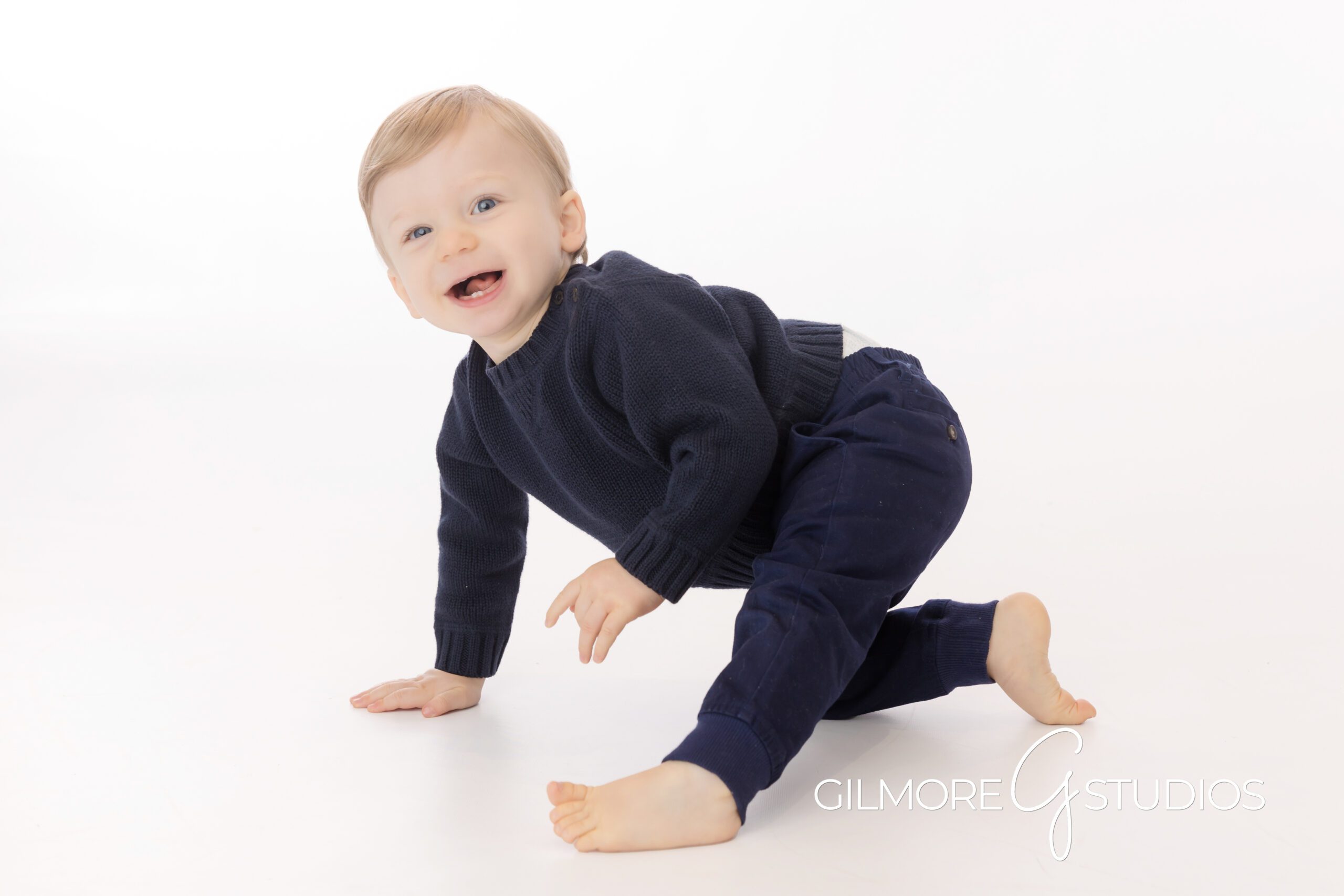 Gilbert AZ photographer cake smash blue birthday theme baby boy session, Cake smash outfits for boys Gilbert AZ blue theme first birthday portraits