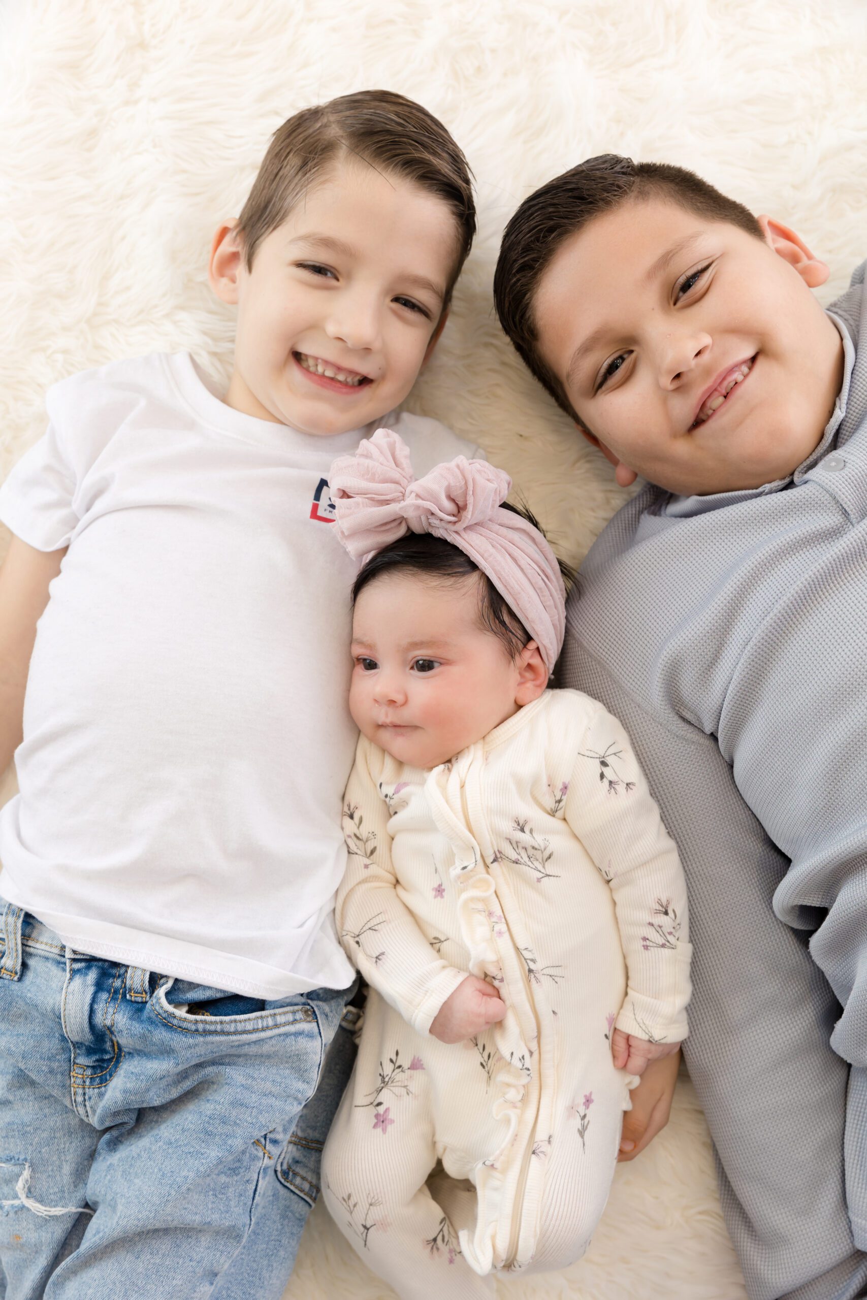 Murrieta newborn photography family portraits professional photographer session, Family newborn photoshoot Murrieta California lifestyle candid baby portraits