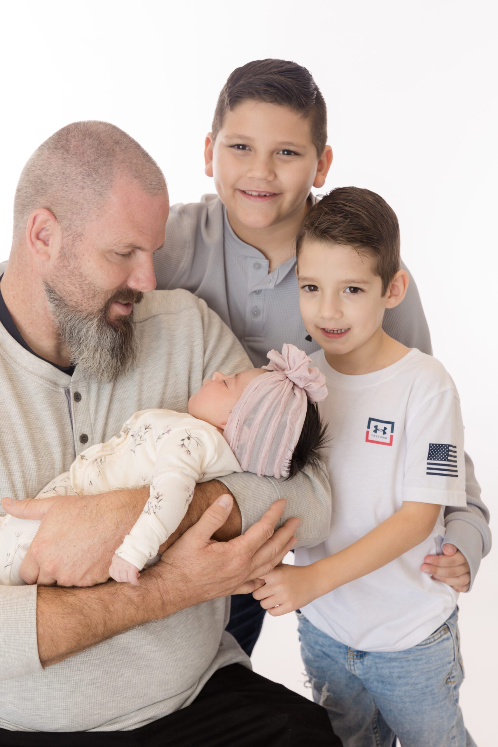 Newborn portraits Murrieta California family session lifestyle photo inspiration, Professional newborn family photography Murrieta CA portraits photographer