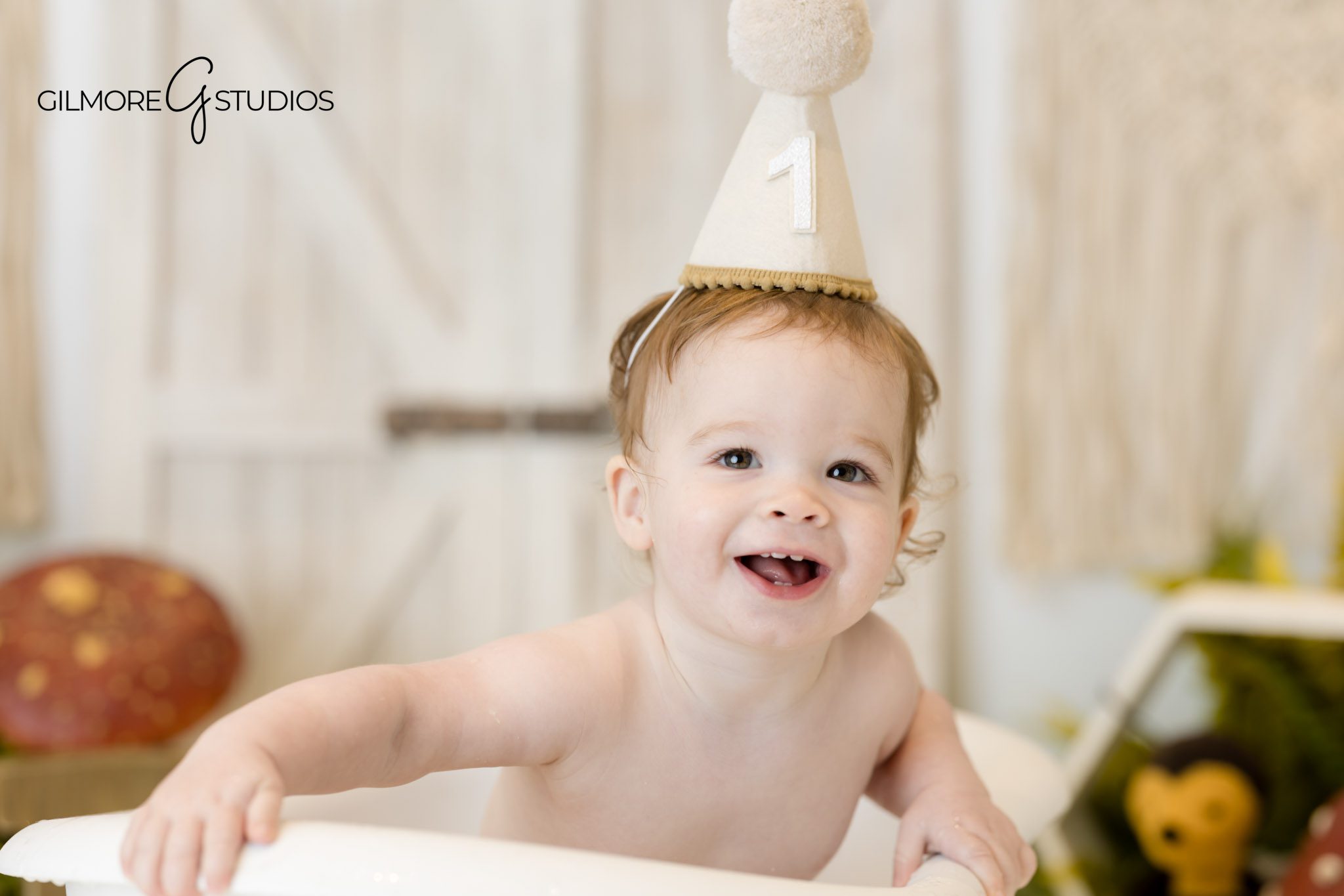 1st birthday cake smash professional portraits Newport Beach baby photographer

Baby photography studio Gilbert AZ professional cake smash first birthday portraits
