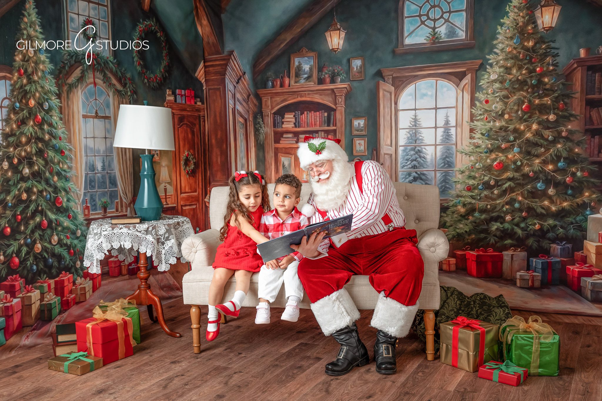 Santa Claus portraits Newport Beach CA children’s holiday photoshoot, Professional Santa photos Newport Beach CA holiday family portraits