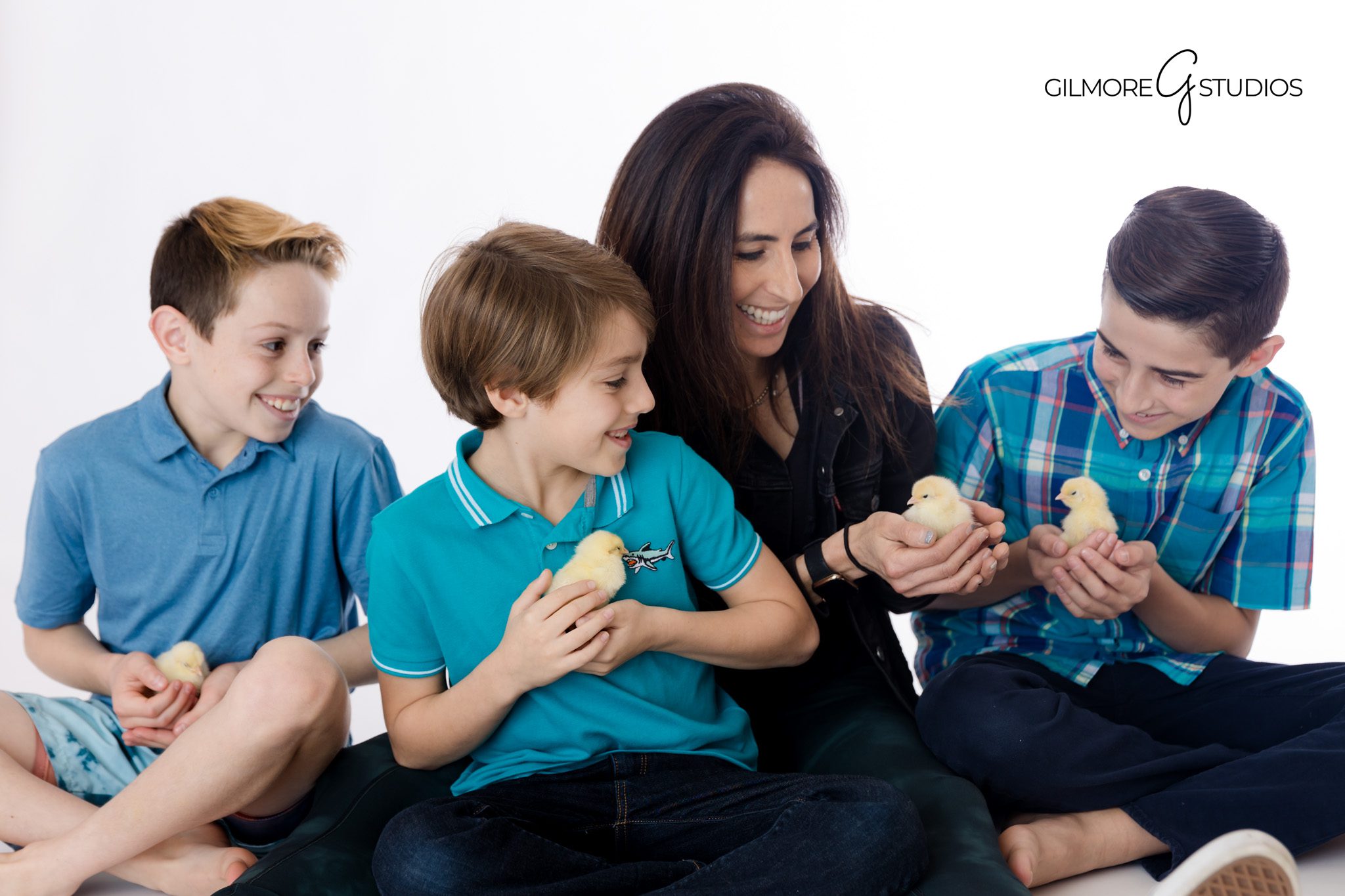 Arizona photographer Easter mini sessions in Gilbert area

Gilmore Studios outdoor Easter portraits Gilbert AZ photographer